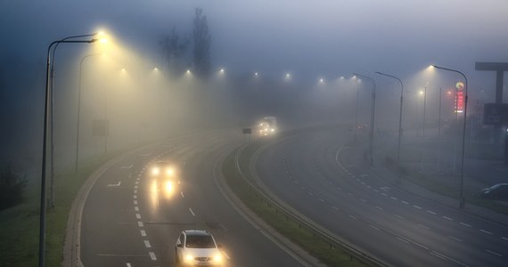 Ponad 20 kilometrów przeszła nocą wzdłuż drogi krajowej 78-latka z małej miejscowości w powiecie siedleckim (Mazowieckie). Minęła swój dom i szła w przeciwnym kierunku. Dzięki policjantom zdezorientowana i wychłodzona seniorka trafiła do szpitala.