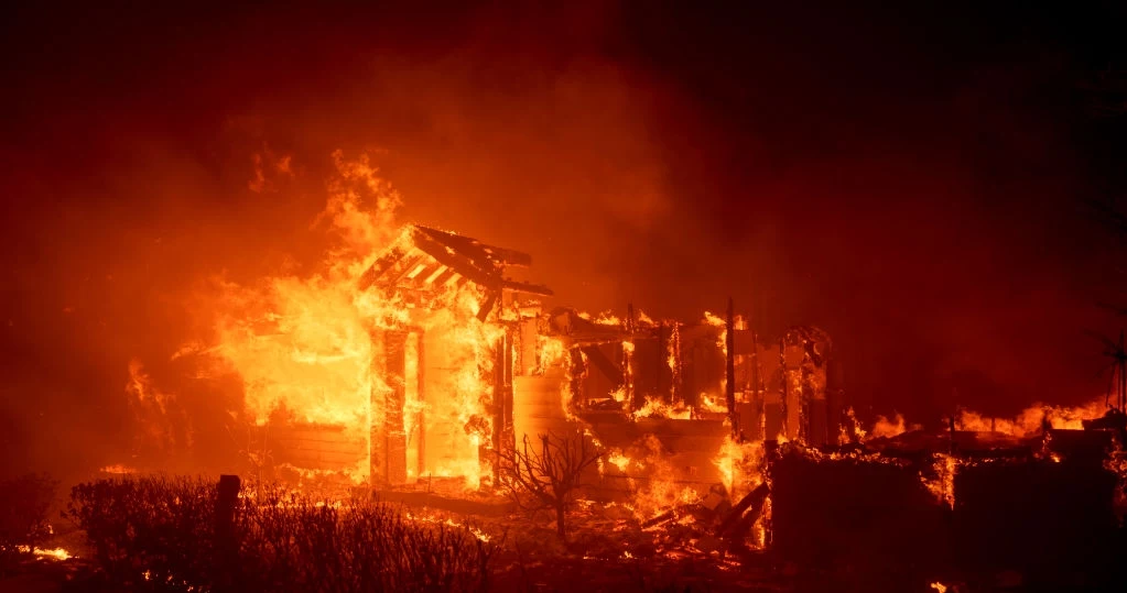 Pożar w dzielnicy Los Angeles, Pacific Palisades. Wszystkim mieszkańcom dzielnicy Malibu nakazano przygotowanie się do ewakuacji