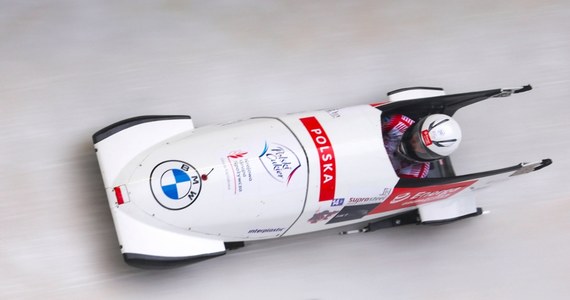 Linda Weiszewski i Klaudia Adamek sprawiły ostatnio sporą niespodziankę, zajmując dziewiąte miejsce w Pucharze Świata w bobslejowych dwójkach. Wynik wywalczony na torze w Winterbergu odbił się szerokim echem w tej dyscyplinie sportu. „Pamiętam, że w poprzednim sezonie mówiono o tym, że Polki nic nie pokażą. Teraz dostawałyśmy liczne gratulacje. Patrzą na nas inaczej, a nie jak na słabiaków. Liczą się z nami” - mówi w RMF FM Weiszewski, która jest pilotką polskiego bobsleja. 