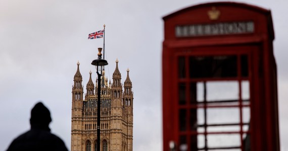 W środę w Londynie policja przeprowadziła kilka kontrolowanych eksplozji. Był to środek ostrożności w trakcie obserwowania podejrzanego samochodu - poinformował Reuters. W internecie pojawiły się nagrania, na których widać uciekających ludzi.