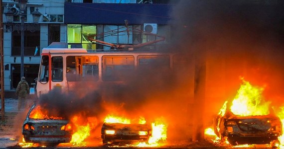 Siły rosyjskie przeprowadziły atak rakietowy na ukraińskie Zaporoże. Życie straciło co najmniej 13 osób, a 63 zostały ranne.