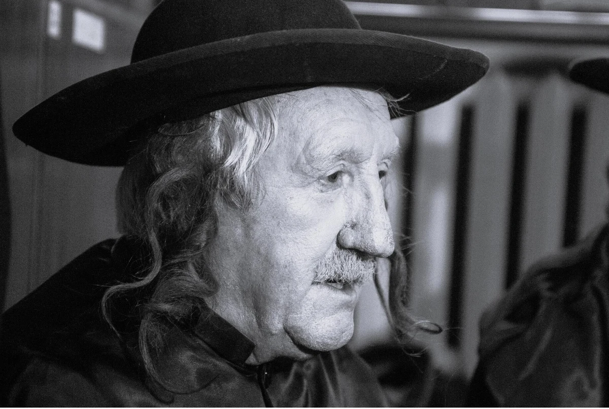 Nie żyje Wacław Janicki, aktor, współtwórca Teatru Cricot 2, odtwórca wielu istotnych ról w spektaklach Tadeusza Kantora - przekazała w środę Cricoteka w mediach społecznościowych. Artysta miał 80 lat. Od 1991 do 2019 roku w każdą kolejną rocznicę śmierci Tadeusza Kantora brał udział w pokazie Żywych Pomników na ul. Kanoniczej w Krakowie, występując - obok swego brata Lesława Janickiego - jako jeden z Dwóch Chasydów z deską ostatniego ratunku.