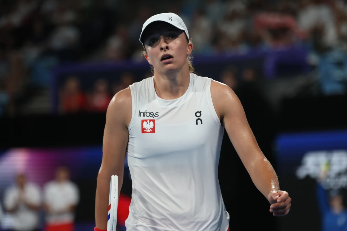 Polscy tenisiści poznali przeciwników w wielkoszlemowym Australian Open. Iga Świątek rozpocznie turniej od meczu z czeską tenisistką Kateriną Siniakovą. Hubert Hurkacz trafił na Holendra Tallona Griekspoora, Magda Linette na Japonkę Moyukę Uchijimę, a Magdalenę Fręch zmierzy się z zawodniczką z kwalifikacji, Rosjanką Poliną Kudiermietową. Do turnieju z kwalifikacji awansowali dziś także Kamil Majchrzak i Maja Chwalińska.