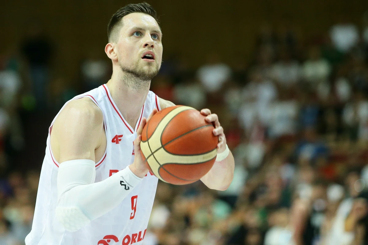 Reprezentacja Polski koszykarzy bez kapitana. Mateusz Ponitka (Bahcesehir College Stambuł) przed środowym meczem Pucharu Europy poinformował, że przeszedł operację kolana z powodu urazu łąkotki. To oznacza, że zapewne nie zagra w lutowych meczach kwalifikacji ME.