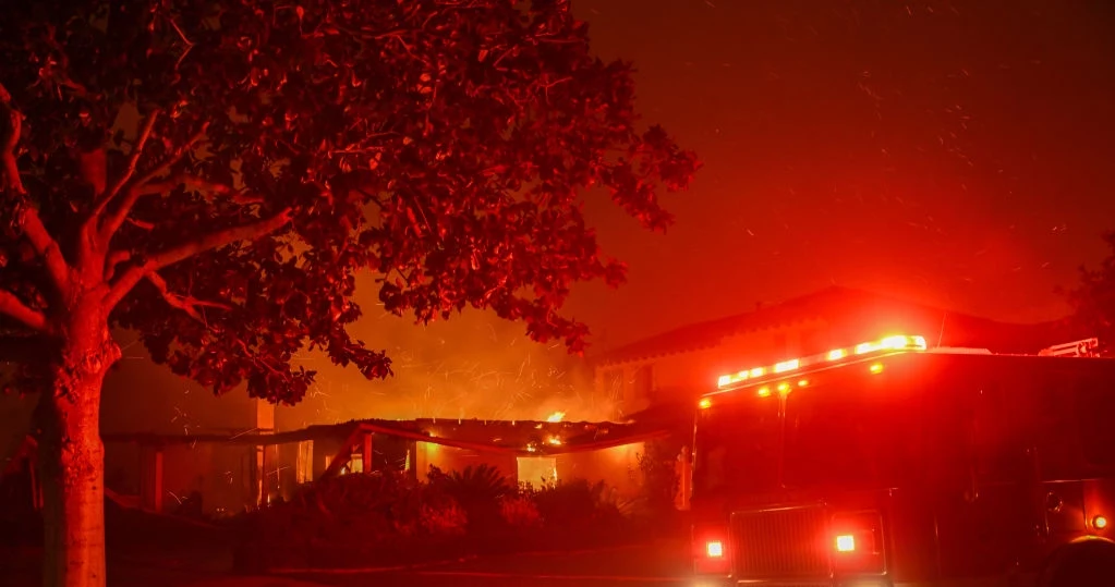 Pożar w Los Angeles. Z zagrożonych terenów trzeba było ewakuować ponad 130 tys. ludzi, zginęło co najmniej pięć osób. To najtragiczniejszy pożar w historii miasta