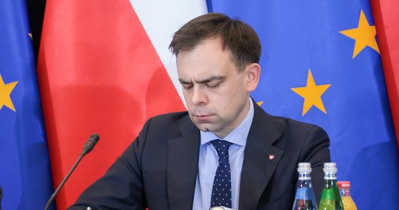 Członkowie Państwowej Komisji Wyborczej dopiero dziś otrzymali pismo, które skierował do nich wczoraj minister finansów - dowiedział się dziennikarz RMF FM Tomasz Skory. Andrzej Domański zwrócił się do PKW o wykładnię uchwały ws. wypłaty dotacji dla Prawa i Sprawiedliwości. Oficjalnie Komisja wciąż milczy.