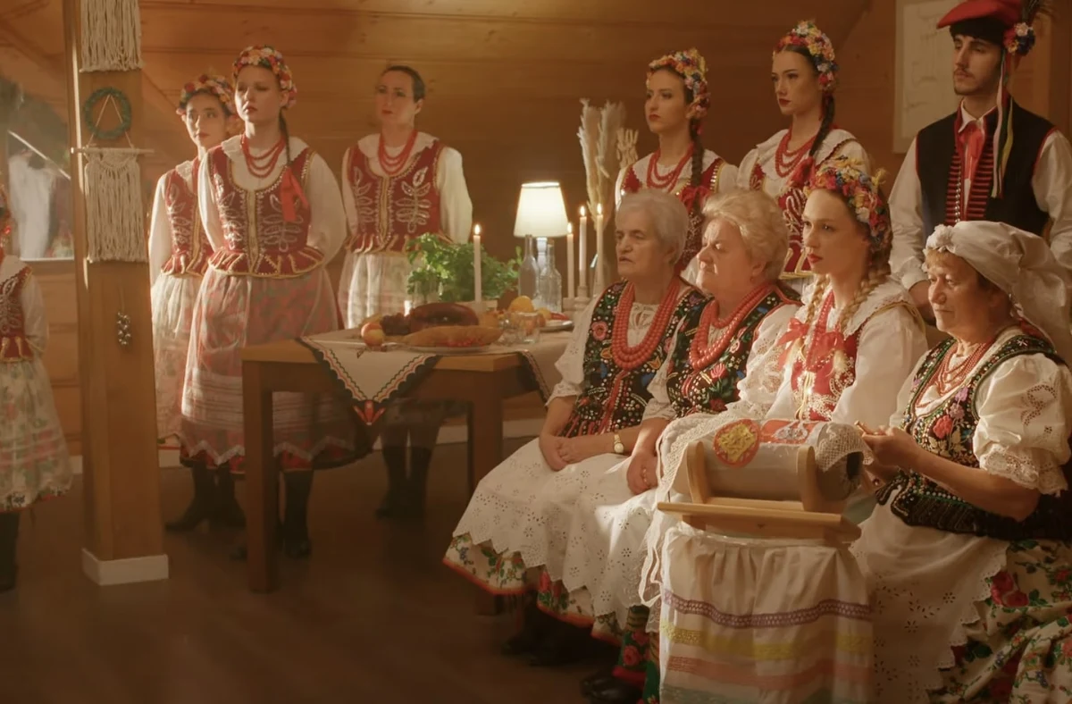 Czy to możliwe, aby tradycja tańczyła w rytmie nowoczesności? Gmina Liszki w Małopolsce właśnie udowodniła, że tak. Ich najnowszy film "Gmina Liszki - w sercu tradycji, w rytmie teraźniejszości" to podróż przez historię ubraną w regionalne stroje z nutą współczesnych rytmów. Film, będący połączeniem tradycji z nowoczesnością, ma szansę na międzynarodowe wyróżnienia, podobnie jak jego poprzednicy.