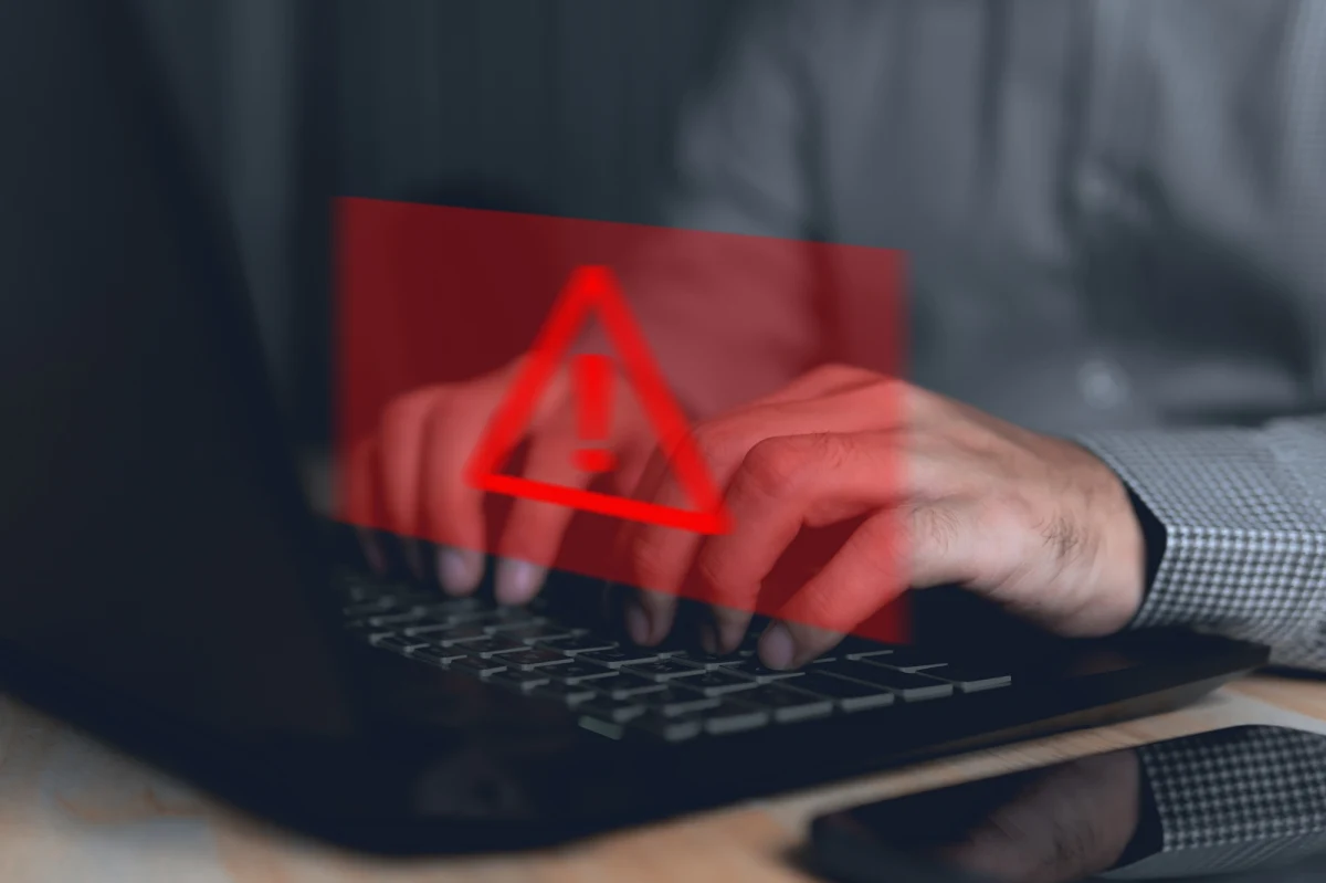 Ministerstwo Finansów w komunikacie ostrzega przed fałszywymi e-mailami, których autorzy podszywają się pod Krajową Administrację Skarbową. Według resortu oszuści chcą w ten sposób wyłudzić dane podatników.