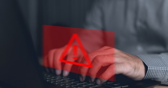 Ministerstwo Finansów w komunikacie ostrzega przed fałszywymi e-mailami, których autorzy podszywają się pod Krajową Administrację Skarbową. Według resortu oszuści chcą w ten sposób wyłudzić dane podatników.