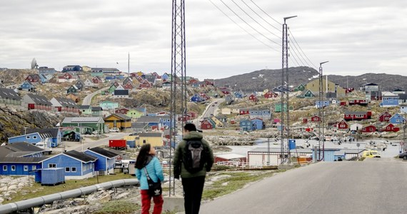 Na Grenlandii nie dyskutuje się zbyt często o geopolityce, ale ostatnie wypowiedzi Donalda Trumpa sprawiły, że mieszkańcy wyspy odstąpili od swoich przyzwyczajeń – powiedział w rozmowie z Michałem Zielińskim w Radiu RMF24 Adam Jarniewski, bloger, autor książek i Polak mieszkający na Grenlandii. Jego zdaniem to nieprawda, że rdzennym mieszkańcom wyspy podoba się pomysł przejęcia nad nią kontroli przez Stany Zjednoczone.