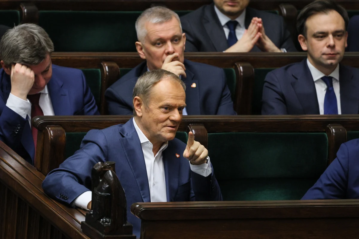 Rząd przyjął w czwartek uchwałę, w której zadeklarował, że zapewni wolny i bezpieczny udział najwyższym przedstawicielom Izraela w obchodach 80. rocznicy wyzwolenia obozu Auschwitz-Birkenau w Oświęcimiu. Wcześniej prezydent Andrzej Duda zwrócił się do polskiego rządu o zapewnienie ochrony przed aresztowaniem premierowi Izraela Benjaminowi Netanjahu, jeśli zdecyduje się on wziąć udział w obchodach rocznicy wyzwolenia obozu. 