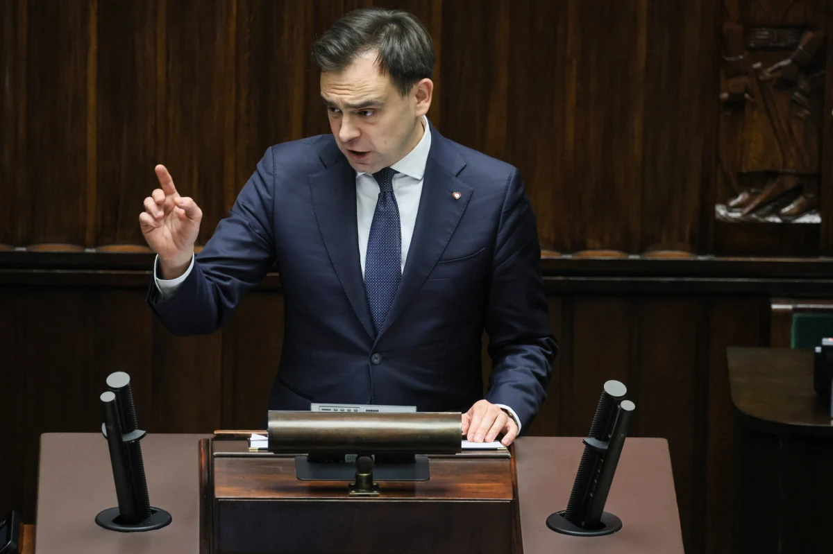 Sejm przyjął 28 poprawek Senatu do ustawy budżetowej na 2025 r.; dodatkowe ponad 17 mln zł otrzymają ochotnicze straże pożarne, a 70 mln zł trafi do nowej rezerwy celowej na wsparcie małych i średnich organizacji pozarządowych, działających w małych miejscowościach.