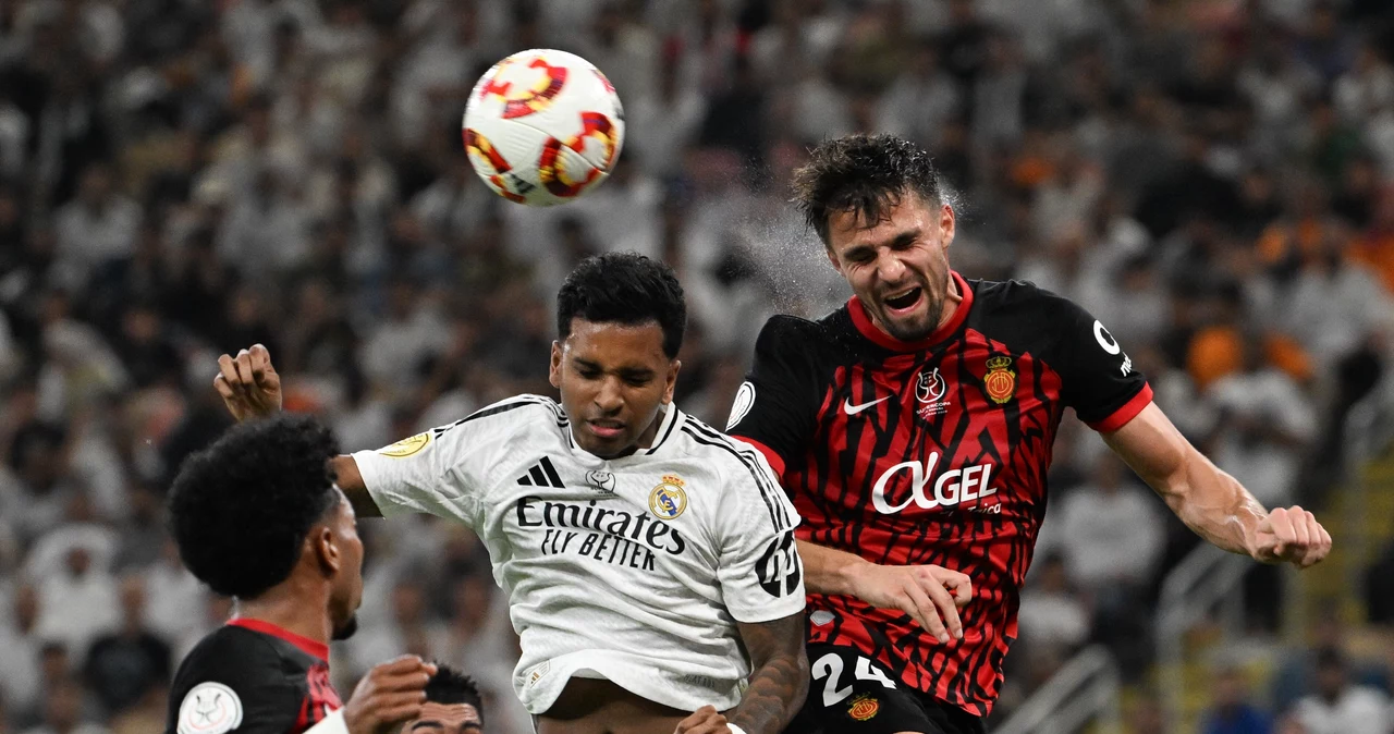 Rodrygo (w środku) miał wyjątkowo ciężką przeprawę z defensorami RCD Mallorca