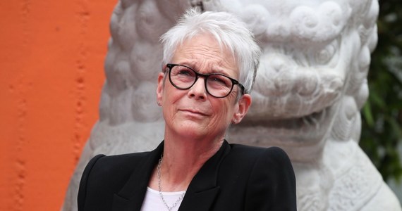 Jamie Lee Curtis ogłosiła w czwartek, że jej rodzina przekaże 1 milion dolarów na pomoc ofiarom pożaru, który od wtorku trawi Los Angeles. Amerykańska aktorka ma dom w okolicy, która została spustoszona przez ogień. Na Instagramie opublikowała poruszający film pokazujący zniszczone domy sąsiadów.