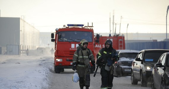 Potężny pożar w fabryce acetonu w miejscowości Gatczyna pod Petersburgiem na zachodzie Rosji. Ogień wybuchł nad ranem. Rosyjskie ministerstwo obrony twierdzi, że w okolicy nie zarejestrowano obecności ukraińskich dronów.