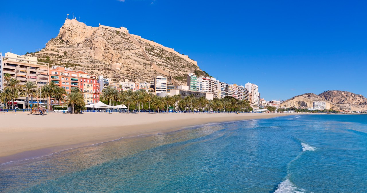 "Małe Monako" kusi turystów. Nie ma w nim kasyn, są dziewicze plaże