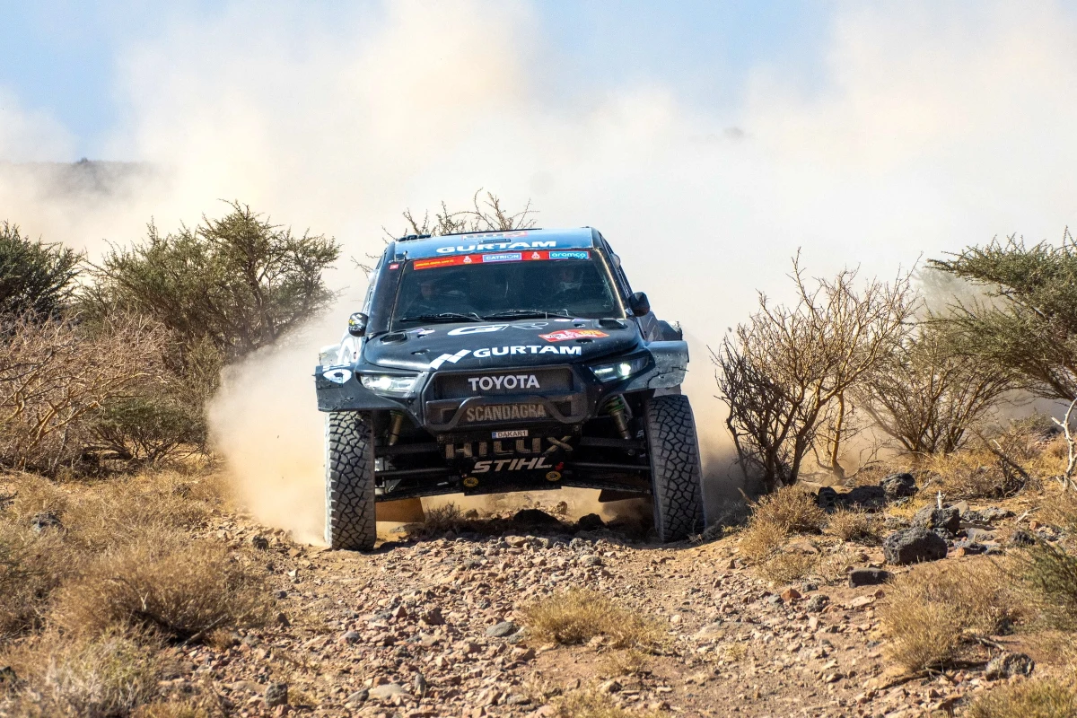 ​Jadąca toyotą polsko-litewska załoga Benediktas Vanagas - Szymon Gospodarczyk z powodu wypadku na piątym etapie Rajdu Dakar wycofała się z rywalizacji. Podczas dnia wolnego w Hail okazało się, że ich samochodu nie da się naprawić.