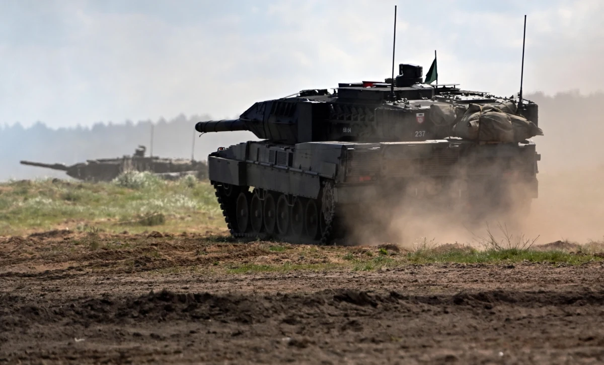 Cztery osoby usłyszały zarzuty i grozi im do pięciu lat więzienia za niewłaściwy nadzór nad bronią i amunicją. Wojskowi w ubiegłym roku mieli doprowadzić do czasowego zaginięcia 240 min przeciwczołgowych. O sprawie mówił w Porannej rozmowie w RMF FM szef MON Władysław Kosiniak-Kamysz, komentując dymisję gen. dyw. Artur Kępczyńskiego.