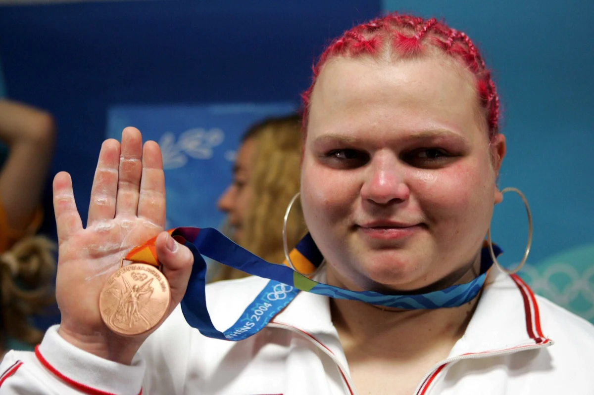 Będzie pomoc dla Agaty Wróbel. Medalistka igrzysk olimpijskich w Atenach i Sydney poinformowała, że straciła wzrok. W przyszłym tygodniu nasza była reprezentantka ma trafić do szpitala w Krakowie, gdzie zostanie poddana kompleksowemu leczeniu. Premier Donald Tusk przyznał Agacie Wróbel dożywotnią rentę specjalną.