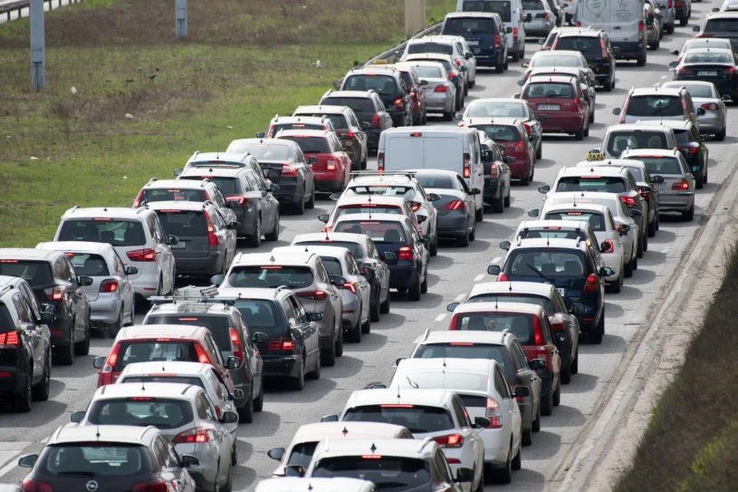 Nowe normy CO2 UE. Ile aut spalinowych i hybrydowych zostanie na rynku?