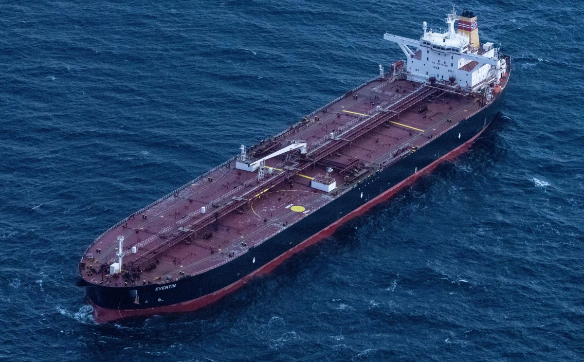 Statek rosyjskiej "floty cieni" z prawie 100 tys. ton ropy dryfuje u wybrzeży niemieckiej wyspy Rugia. W piątek poinformowały o tym morskie służby ratunkowe naszego zachodniego sąsiada. Jednostka ma zostać odholowana.