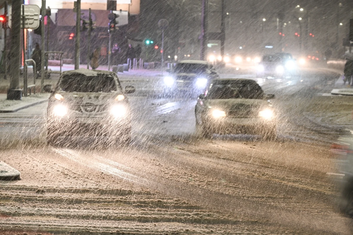 42 tys. odbiorców pozostaje bez prądu w woj. pomorskim i zachodnio-pomorskim z uwagi na intensywne opady śniegu, które spowodowały uszkodzenia sieci i awarie - poinformowała w sobotę wieczorem Energa Operator.