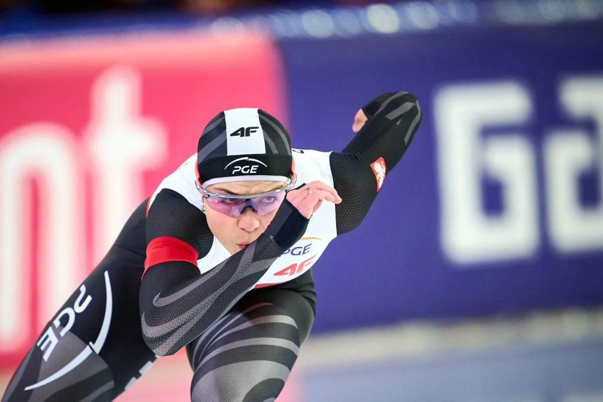 Panczenistka Kaja Ziomek-Nogal zajęła czwarte, a Karolina Bosiek - piąte miejsce w klasyfikacji końcowej wieloboju sprinterskiego w mistrzostwach Europy w holenderskim Heerenveen. Wśród mężczyzn także na czwartej pozycji uplasował się Damian Żurek. Wszystkie medale zdobyli reprezentanci gospodarzy.