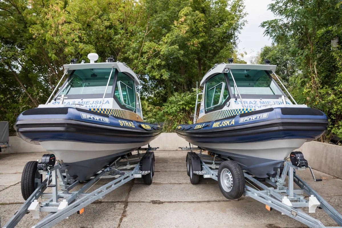 W czasie, gdy wielka woda przechodziła przez Wrocław, nie tylko zabezpieczano miasto, ale także notowano, co należy poprawić. W ten sposób powstała lista najpilniejszych zakupów, które mają pomóc chronić mieszkańców nie tylko przed powodzią, ale także innymi kataklizmami. Na wydatki przeznaczono 2,8 mln złotych.