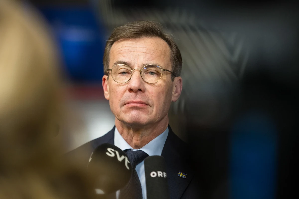 Wyślemy trzy okręty i samolot rozpoznawczy do ochrony podmorskich kabli na Bałtyku w ramach operacji NATO - poinformował premier Szwecji Ulf Kristersson. Polityk podkreślił, że choć jego kraj nie jest w stanie wojny, to nie można powiedzieć, aby panował pokój.