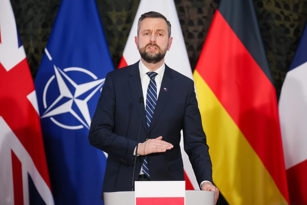 Szef MON Władysław Kosiniak-Kamysz podkreślił, że rok 2025 musi być rokiem rozpędzenia przemysłu zbrojeniowego w Europie. Wskazywał na konieczność standaryzacji procedur i uproszczenie reguł dla przemysłu zbrojeniowego. W ośrodku MON w podwarszawskim Helenowie odbyło się w poniedziałek spotkanie ministrów obrony: Polski, Niemiec, Francji, Wielkiej Brytanii i Włoch.