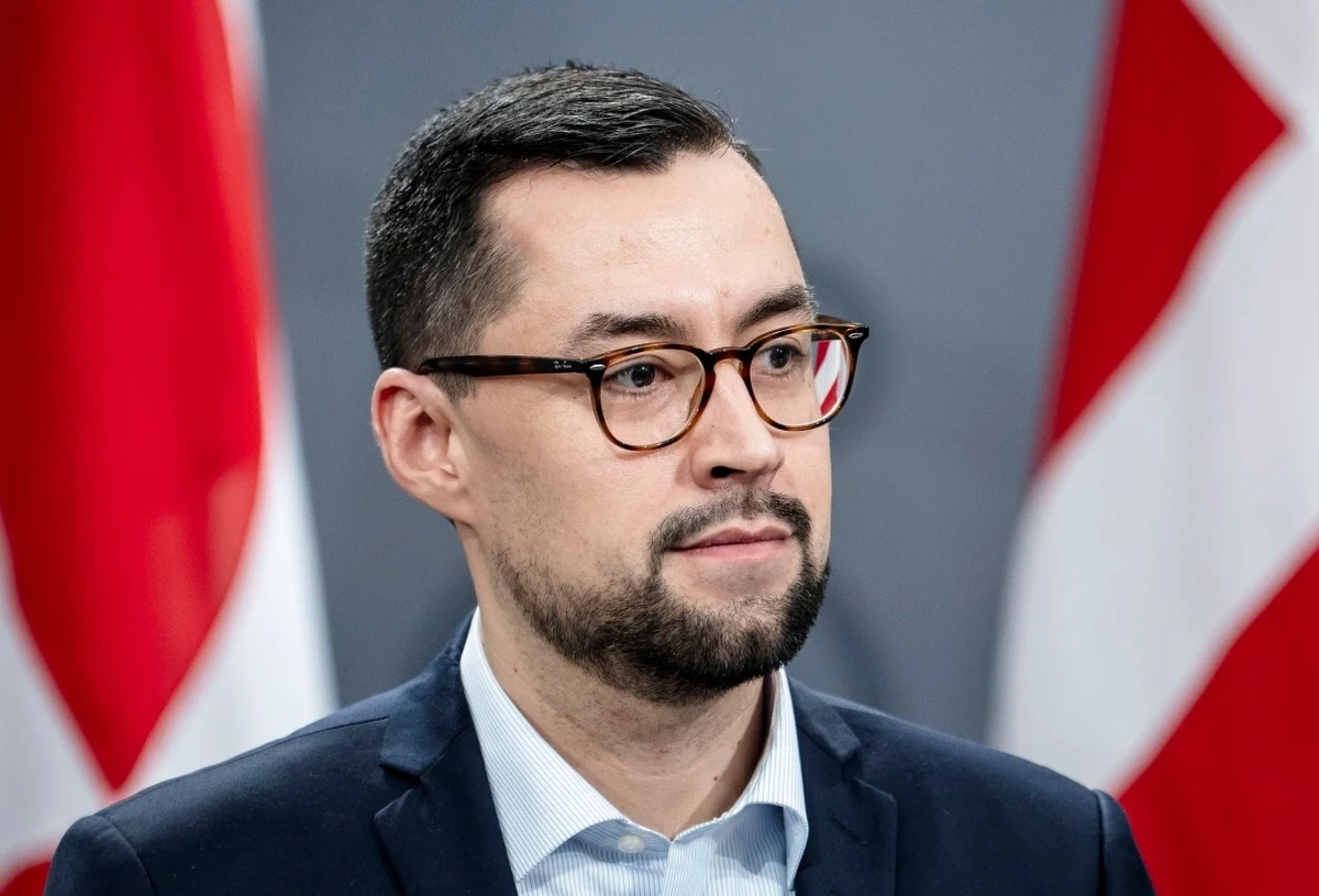 Grenlandia chce ściślej współpracować ze Stanami Zjednoczonymi w zakresie obrony i eksploracji zasobów górniczych wyspy - zadeklarował premier Mute Egede. Tymczasem pomysł na zajęcie Grenlandii miał podsunąć Donaldowi Trumpowi wywiad Rosji, przy użyciu sfałszowanego listu do senatora USA - przypomina "Newsweek".