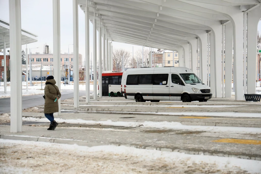 Dzięki "PKS plus" prywatne firmy mogą obsługiwać trasy zlecone przez samorząd, a ten - otrzymać państwową dotację