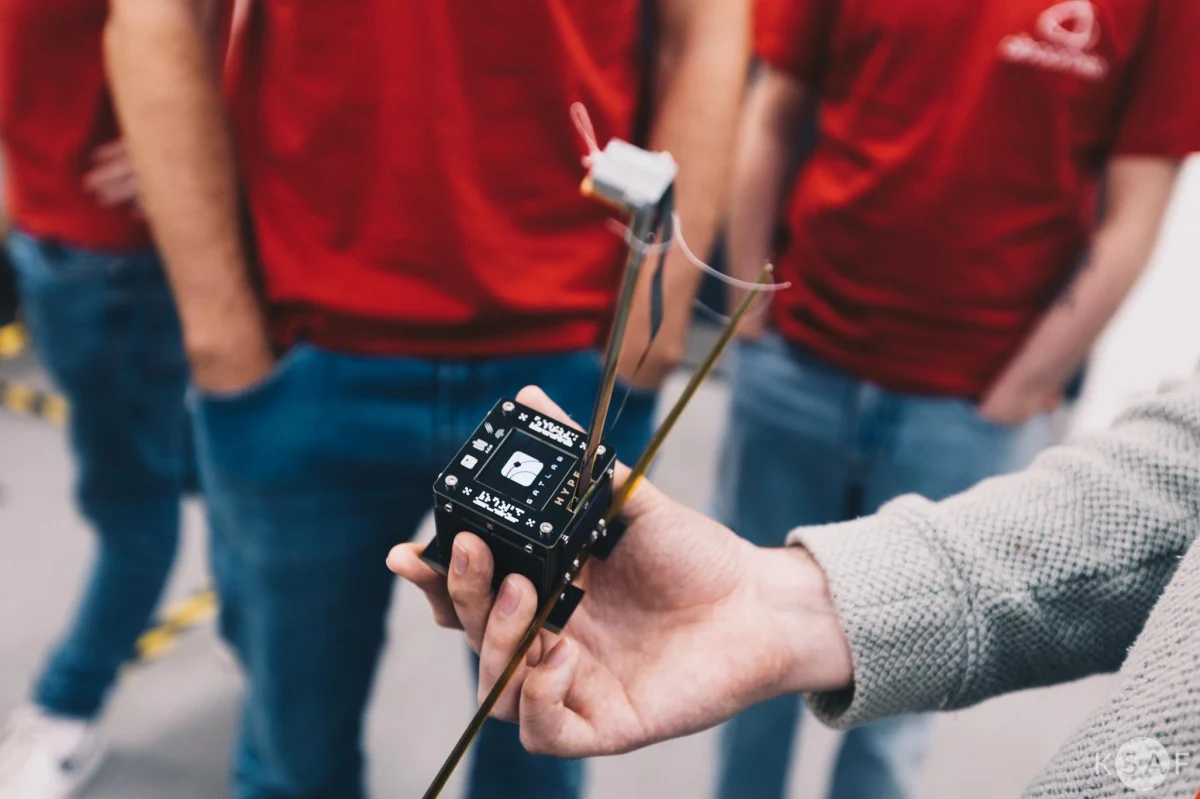 14 stycznia na orbitę poleci najmniejszy polski satelita o nazwie HYPE, opracowany przez studentów Akademii Górniczo-Hutniczej w Krakowie. Młodzi naukowcy planują m.in. badać nim zanieczyszczenie środowiska.