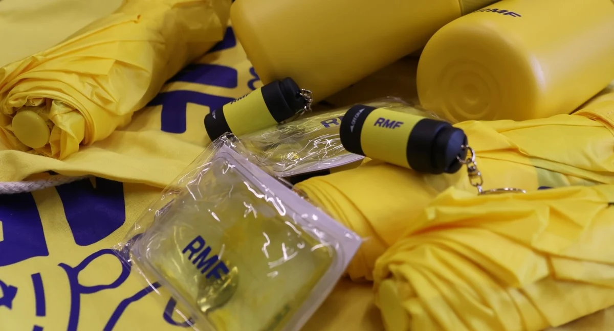 Radio RMF FM świętowało 15 stycznia swoje 35. urodziny! Z tej okazji przygotowaliśmy dla Was mnóstwo niespodzianek. Na ulice wielu miast wyruszyły żółto-niebieskie ekipy. Nasi dziennikarze tankowali Wasz samochód, wręczali prezenty i robili zakupy. Portal RMF24.pl przygotował dla internautów 35 zestawów gadżetów. 