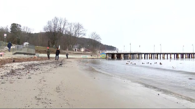 Sztorm na Bałtyku jakiego dawno nie było i cofka, która zalała nadmorskie miejscowości. Woda już opadła, ale zostawiła spore zniszczenia. W samym województwie pomorskim strażacy interweniowali ponad trzysta razy. Materiał dla "Wydarzeń" przygotował Michał Tokarczyk.