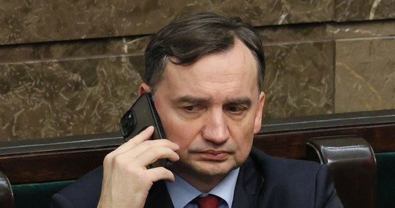 Prokuratura Krajowa przedstawia raport dotyczący nieprawidłowości w śledztwach z lat 2016-2023, wskazując na poważne zastrzeżenia wobec decyzji prokuratorów [Źródło: RMF24]