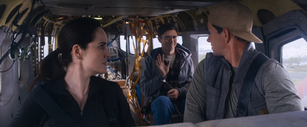 "3000 metrów nad ziemią" - to najnowsza produkcja wyreżyserowana przez zdobywcę trzech Oscarów Mela Gibsona. Główną rolę w tym dreszczowcu gra Mark Wahlberg. W kinach film pojawi się 31 stycznia. Zobaczcie zabawny zwiastun "reżyserski".