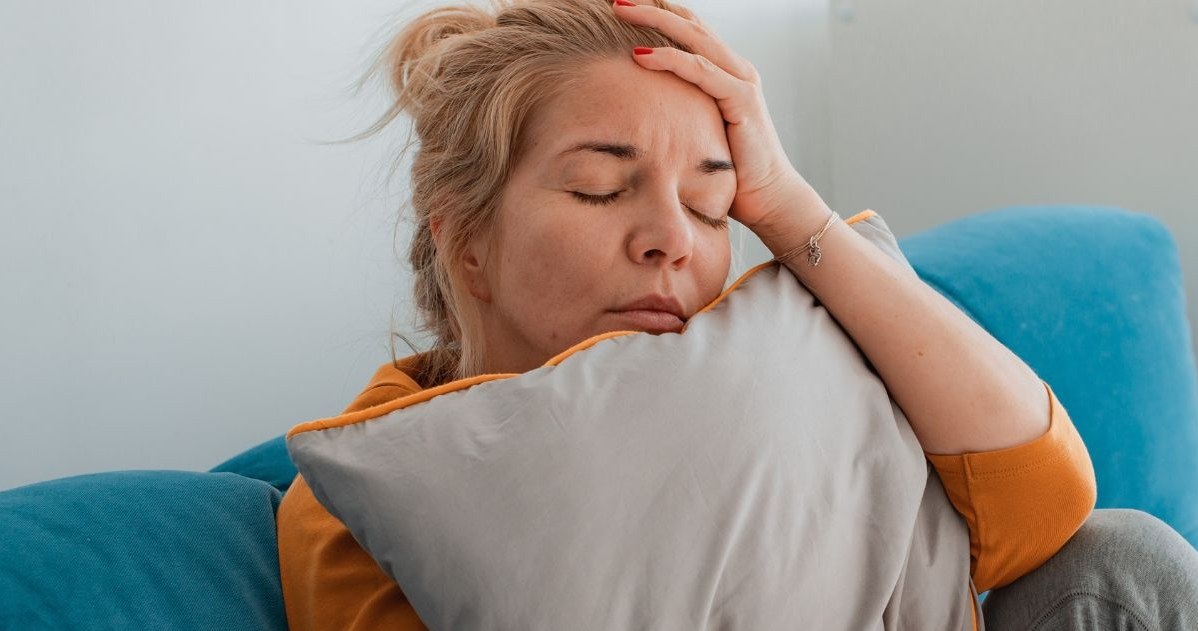 Objawy niedoboru "czerwonej witaminy". Tych nie sposób nie zauważyć
