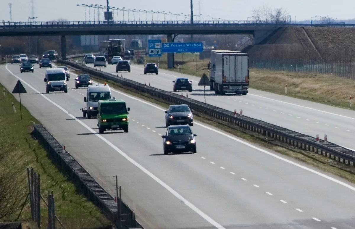 System videotollingu na autostradzie A2 w Wielkopolsce. Od środy 15 stycznia kierowcy jadący A-2 między Koninem a Poznaniem będą mogli płacić za przejazd na bramkach przy użyciu systemu, który wykorzystuje kamery do automatycznego rozpoznawania tablic rejestracyjnych pojazdów.