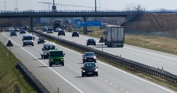 System videotollingu na autostradzie A2 w Wielkopolsce. Od środy 15 stycznia kierowcy jadący A-dwójką między Koninem a Poznaniem będą mogli płacić za przejazd na bramkach przy użyciu systemu, który wykorzystuje kamery do automatycznego rozpoznawania tablic rejestracyjnych pojazdów.