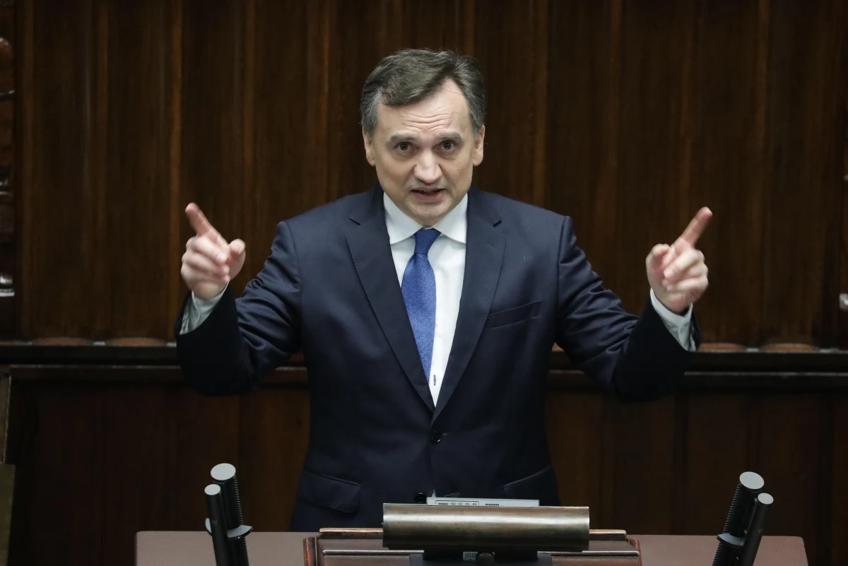 Adam Bodnar oskarża dziś z pozycji siły i przemocy; wymyślił 200 politycznych spraw, ale jutro sam stanie przed sądem - podkreślił były minister sprawiedliwości Zbigniew Ziobro, odnosząc się do raportu z audytu postępowań z okresu rządów Zjednoczonej Prawicy z lat 2016-2023.