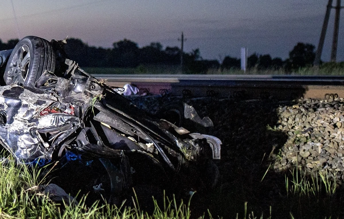 Wypadek na przejeździe kolejowym w Młyniewie w powiecie grodziskim w Wielkopolsce. Szynobus zderzył się z busem. Kilka osób zostało poszkodowanych, w tym jedna poważnie.