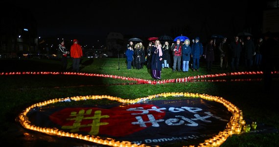 We wtorek, w 6. rocznicę śmierci Pawła Adamowicza, na Placu Solidarności w Gdańsku mieszkańcy z zapalonych świec ułożyli serce. Nagrodą im. Prezydenta Pawła Adamowicza, która jest wyrazem hołdu dla osób i organizacji przeciwdziałających nietolerancji, mowie nienawiści, ksenofobii i uciskowi, uhonorowany został burmistrz Kijowa Witalij Kliczko.