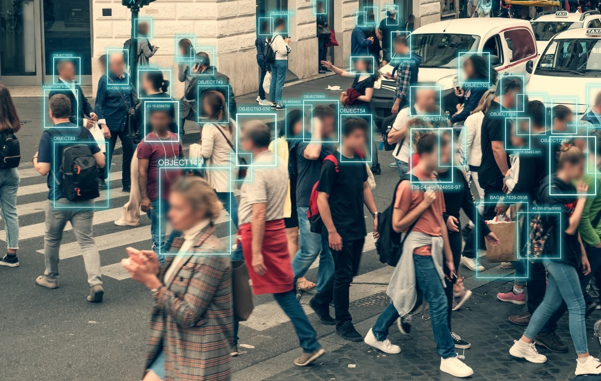 Co najmniej ośmiu Amerykanów zostało aresztowanych, ponieważ zostali mylnie zidentyfikowani przez oprogramowanie rozpoznawania twarzy - podał dziennik "Washington Post". Policja w USA używa sztucznej inteligencji do zatrzymywania podejrzanych bez konieczności posiadania innych dowodów.