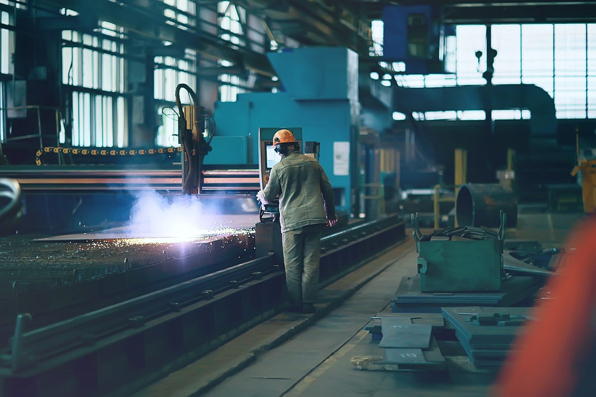 ​Komisja Europejska zamierza zaproponować zakaz importu rosyjskiego aluminium pierwotnego w swoim 16. pakiecie sankcji przeciwko Rosji za jej inwazję na Ukrainę - poinformowali we wtorek unijni dyplomaci, na których powołuje się Reuters. Hiszpański rząd z kolei wzywa do objęcia sankcjami UE rosyjski gaz skroplony (LNG).