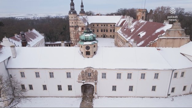 Władze Głogówka napisały list do Elona Muska. Chcą zainteresować go zamkiem, bo podobno miliarder szuka w Europie siedziby dla swoich interesów. Burmistrz miasta podkreśla atrakcyjność lokalizacji i znaczenie historyczne nieruchomości. Zamek wymaga jednak znacznych inwestycji, ale przecież na biednego by nie trafiło. Materiał dla "Wydarzeń" przygotowała Anna Wietrzyk.