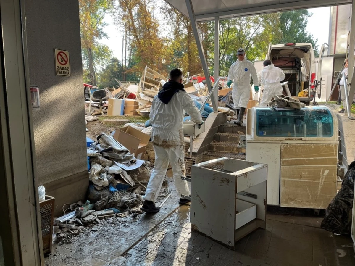 Przedstawiciele komitetu referendalnego z Nysy złożyli w środę w biurze opolskiej delegatury KBW informację o rozpoczęciu procedury referendum w sprawie odwołania burmistrza miasta i rady miejskiej tego miasta. Komitet musi zebrać blisko 4,3 tys. podpisów w ciągu 60 dni, żeby referendum się odbyło.