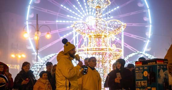 Z okazji 35. urodzin RMF FM malujemy Wasz świat na żółto i na niebiesko! Za nami specjalna akcja: Dzień Cudów. Dziesiątki kilometrów pokonały trzy żółto-niebieskie konwoje, które przejechały przez Polskę z urodzinowymi prezentami dla Was - słuchaczy RMF FM. Tankowaliśmy Wasze samochody, rozdawaliśmy też sprzęt AGD i płaciliśmy za Wasze zakupy. A wielki finał naszej trasy odbył się na Rynku Głównym w Krakowie.