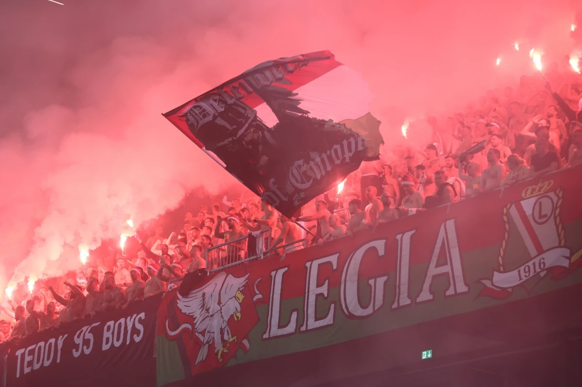Europejska Unia Piłkarska (UEFA) ukarała Legię Warszawa oraz jej rywala Djurgarden IF - za niewłaściwe zachowanie kibiców podczas grudniowego meczu tych drużyn w Lidze Konferencji. Polski klub, który zwyciężył w Szwecji 3:1, będzie musiał zapłacić 20 tysięcy euro.