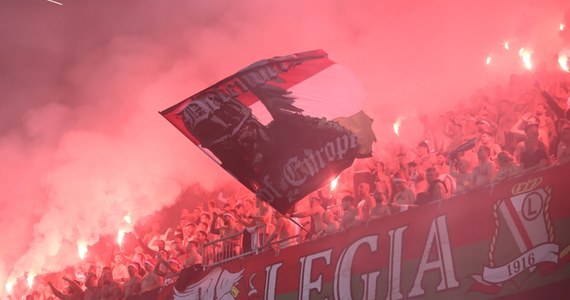 Europejska Unia Piłkarska (UEFA) ukarała Legię Warszawa oraz jej rywala Djurgarden IF - za niewłaściwe zachowanie kibiców podczas grudniowego meczu tych drużyn w Lidze Konferencji. Polski klub, który zwyciężył w Szwecji 3:1, będzie musiał zapłacić 20 tysięcy euro.